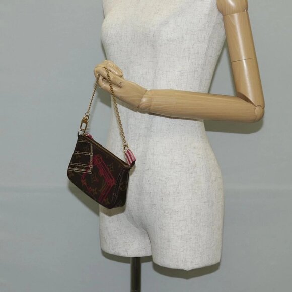 LOUIS VUITTON Christmas Only Mini Pochette Accessoires Pouch M58501 Auth 135900V - Picture 15 of 16